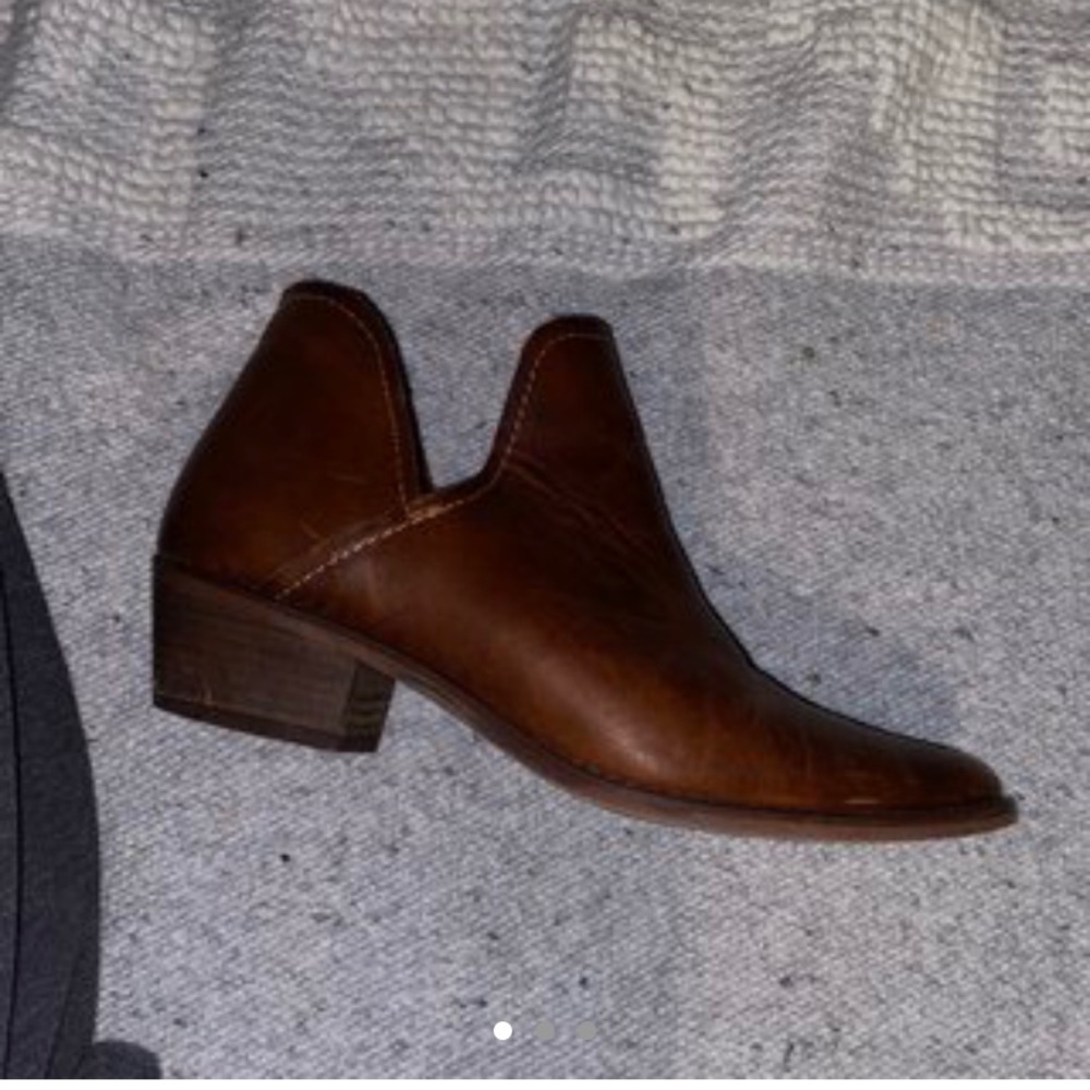 Steve Madden brown leather ankle booties!!